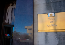 L’administration Trump met Voice of America en congé administratif, contraignant des centaines de journalistes et de réalisateurs à cesser leurs activités