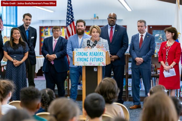 Early-Literacy-Tutoring-Program-at-Tewksbury-Elementary-School_090225_1