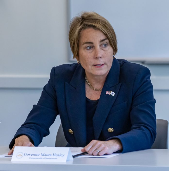 Maura-Healey,-Gouverneure-du-Massachusetts-(Joshua-Qualls-Governor’s-Press-Office-)