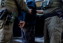 États-Unis : un juge fédéral examine la libération de centaines de personnes arrêtées lors d’opérations migratoires dans la région de Chicago