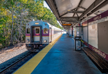 Massachusetts-Transports : la Gouverneure Maura Healey annonce des baisses de tarifs estivales pour les usagers des trains de banlieue