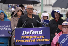 TPS : Ayanna Pressley mobilise face à la Cour suprême pour défendre plus d’un million de bénéficiaires