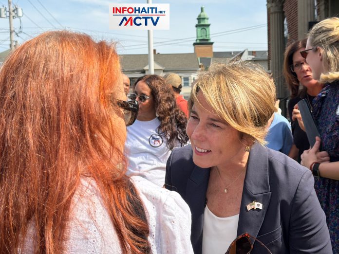 MeetandGreet_Healey-Driscoll-Campaign_Fall-River_3