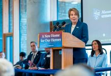 Massachusetts : Maura Healey inaugure un nouvel établissement de 234 lits pour les anciens combattants à Holyoke